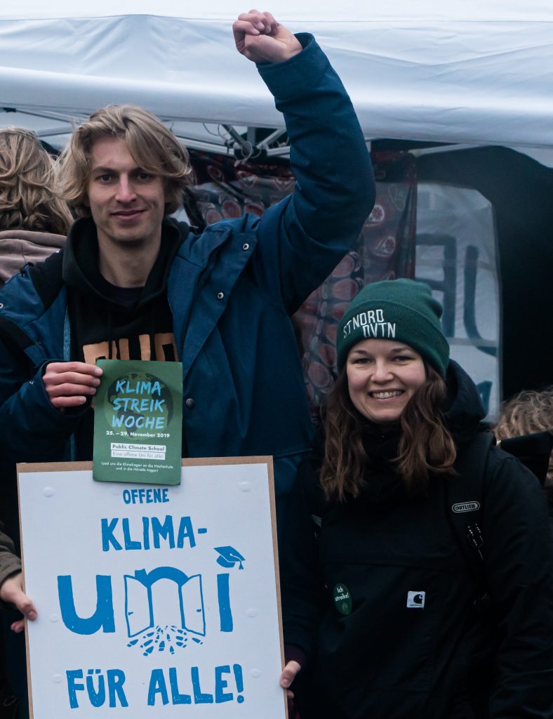 Unsere Interviewpartner Anna und Hannes nach der Kurzdemo zum Klimastreik am Mittwoch. Foto: Nikita Mädge